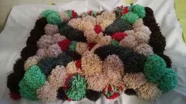 Coussin pompons
